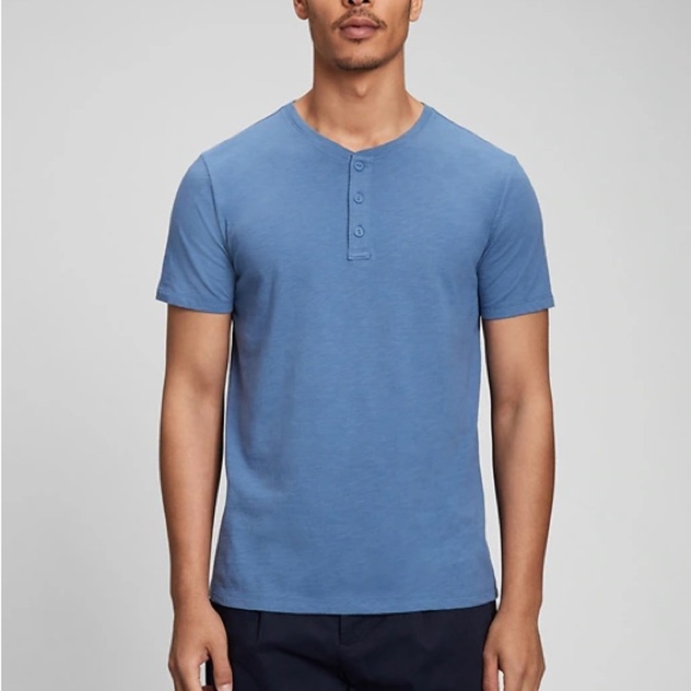 GAP Men's Short Sleeve Blue Henley Tee
